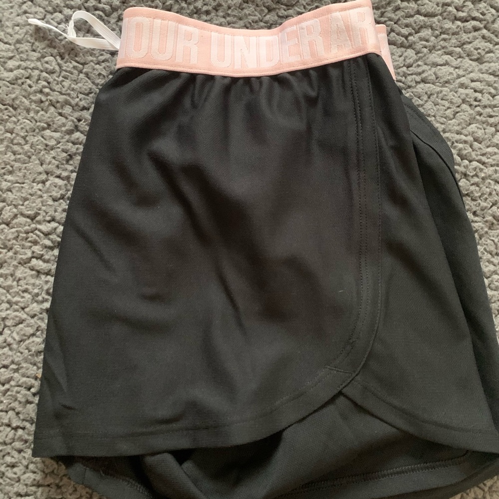 New under armour loose fitting shorts